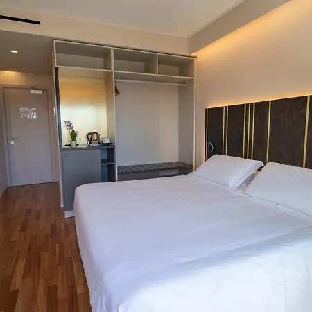 플라자 4*