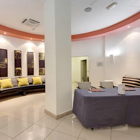 Plaza 4*