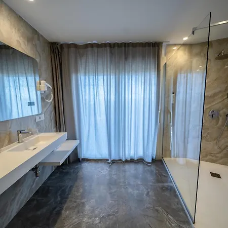Plaza Hotel 4*